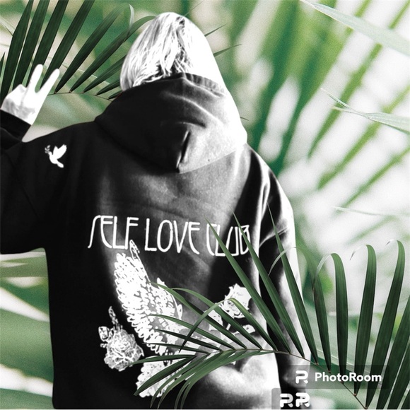 Meet your Posher! - Picture 2 of 3